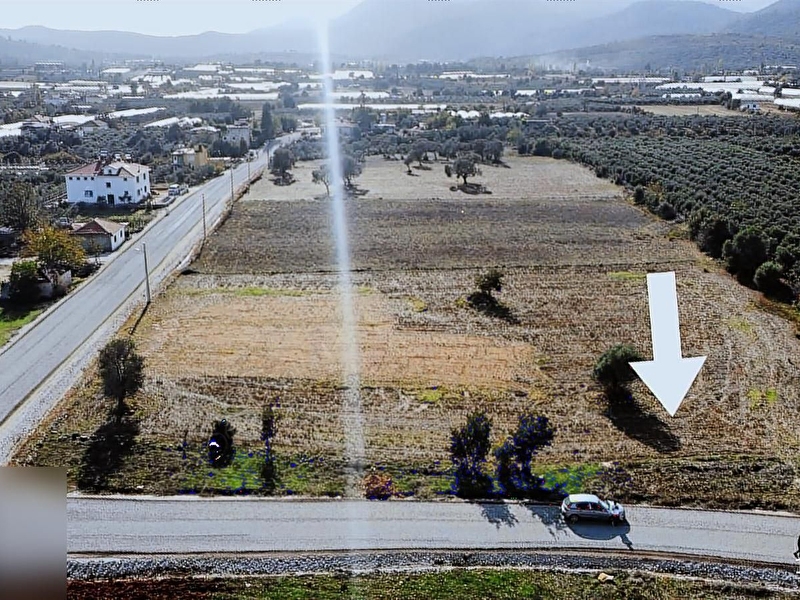 Yatirim cazi̇besi̇! geleceği̇ çok parlak!975 m²/ 3 kat i̇marli arsa