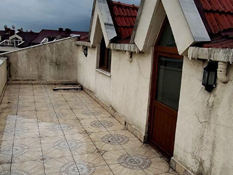 1 750 Tl Cesmebasi Caddesi 2 1 Cati Kati Kiralik Daire Cift Terasli