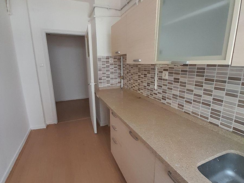 Kizilay konur da 3+1 kombi̇li̇ bakimli temi̇z