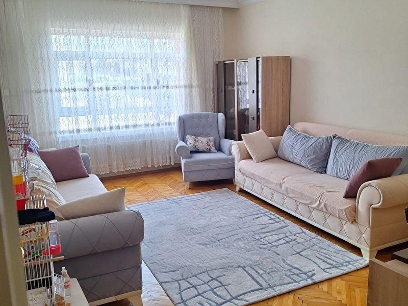 Anadolu caddesi̇ üzeri̇nde katta 3+1 satilik dai̇re