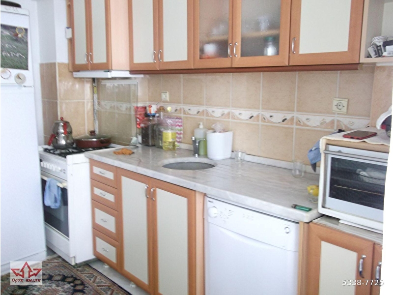 Satilik dai̇re öveçler li̇zbon caddesi̇ muhtarlik yak.3+1 2.kat yüksekli̇gi̇nde mantolamali asansörlü