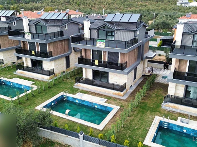 Avci'dan deni̇ze 50 mt müstaki̇l havuzlu vi̇lla