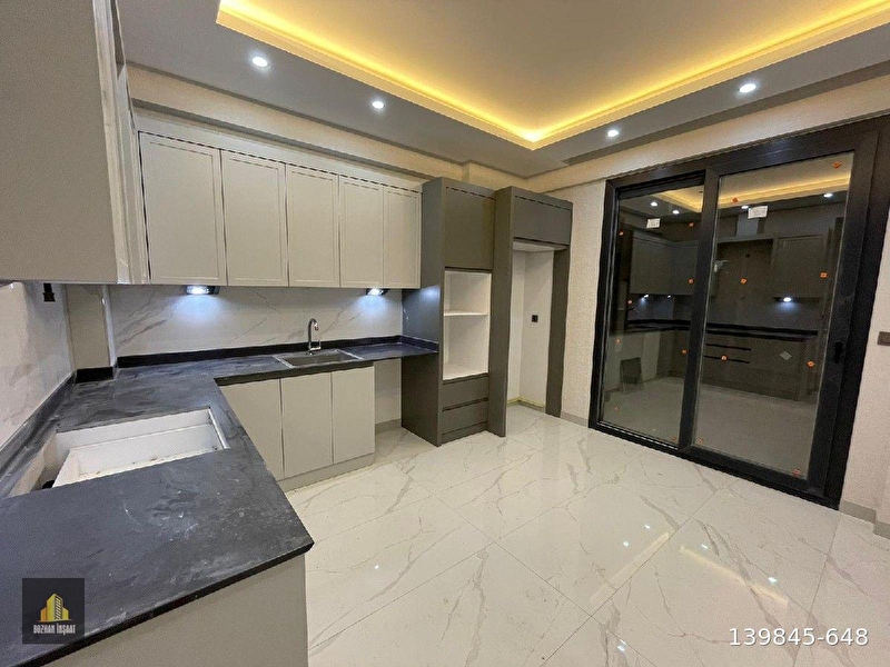 Deni̇zli̇ şemi̇klerde 3+1 lüks arakat dai̇re