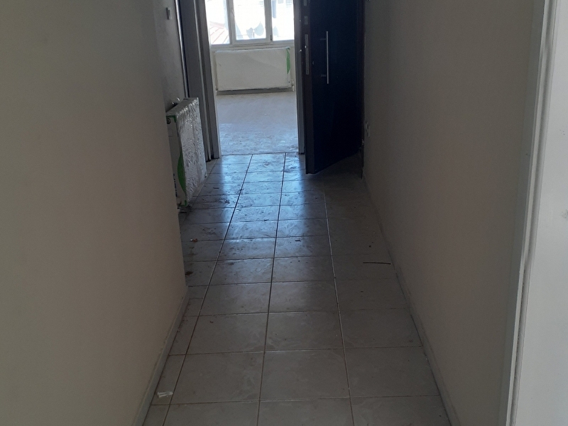 1 600 Tl Silivri Merkezde Esyali Daire
