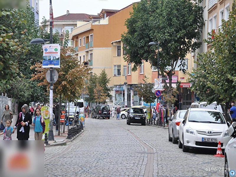 Kaynarca'da merkezi̇ lokasyonda köşe başinda i̇marli arsa