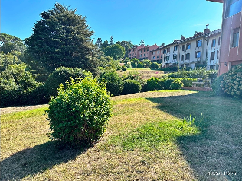 Kanlica heki̇mler si̇tesi̇ 700m2 bahçeli̇ yeni̇lenmi̇ş satilik dubleks