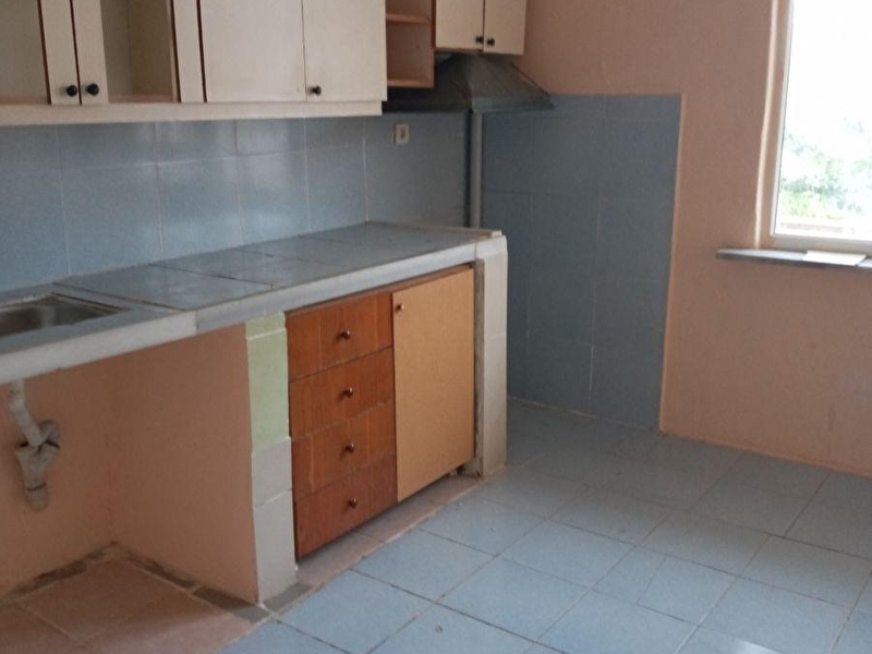 Zafer mahellesi̇nde ki̇ralik3+1 arakat sobali dai̇re