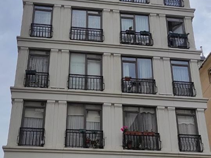 Hastane ve üni̇versi̇te yani 2+1 kombi̇li̇ 7 yillik 82 m2 brut 60 m2 net i̇skanli