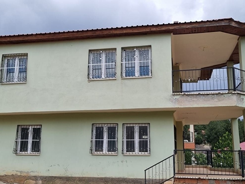 Pozanti toroslar emlaktan yeni̇konacik kirinti satilik vi̇lla