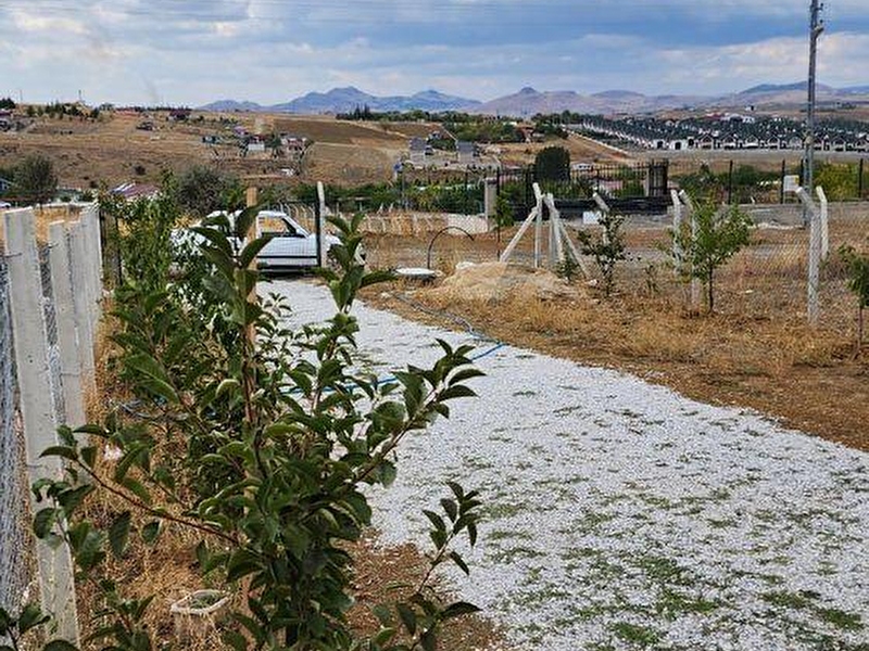 Lalahan odabaşi bölgesi̇nde 285 m2 i̇marli konteynerli̇ şebeke sulu hazir bahçe