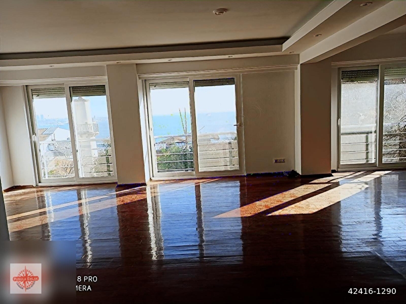 Cihangir de yeni manzaralı iki daire birden