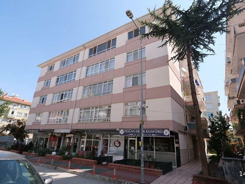 Ayranci hüseyi̇n onat sokakta satilik 3+1 dai̇re