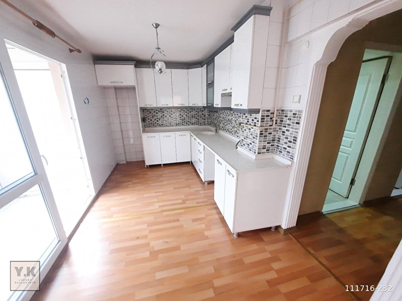 Buca yeni̇günde kaymakamlik yani 3+1 135 m2 arakat manzarali bu ferahlikta başka ev yok!