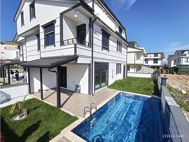4+1 geni̇ş bahçeli̇ , ebeveyn baynolu yazlik vi̇lla- villa for sale