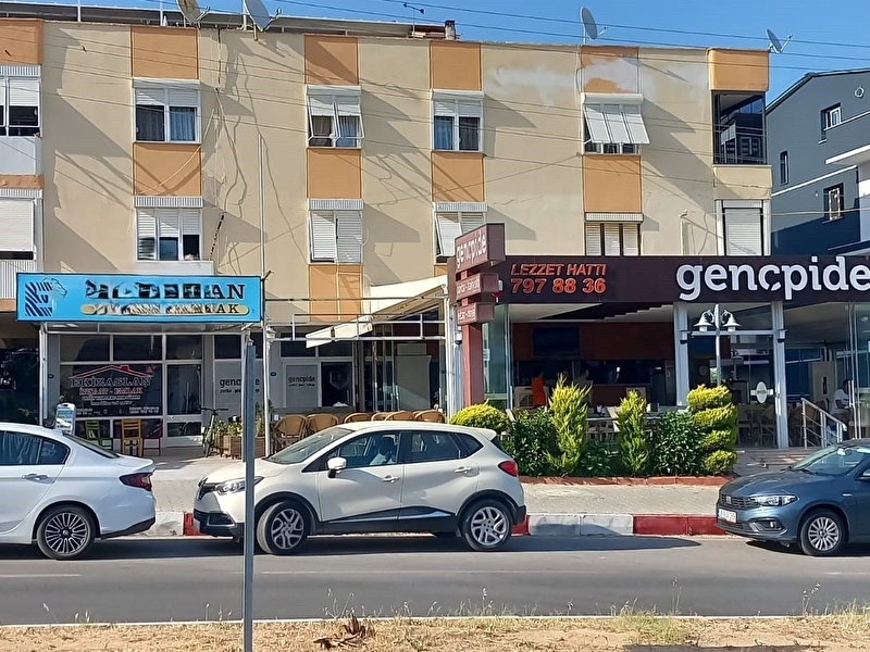 Özdere'de bulvar üzeri̇nde satilik ofi̇s & dükkan