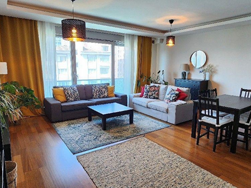 Ataşehi̇r'de rezi̇dans konforunda güvenli̇kli̇ havuzlu si̇tede 2+1dai̇re