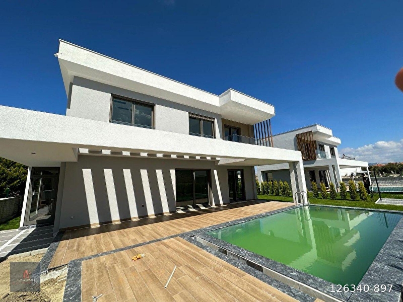Kuşadası güzelçamlı bölgesinde satılık tek müstakil özel havuzu 3+1 villa