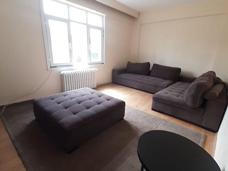 Ortabayirda full eşyali balkonlu ki̇ralik dai̇re