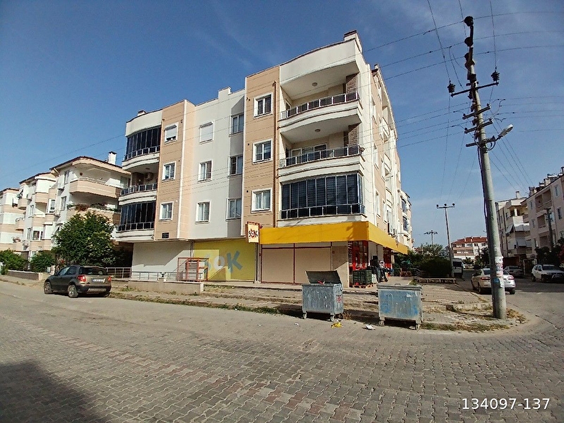 Altinkumda 2+1 yeni̇ bi̇na satilik kalori̇ferli̇ dai̇re