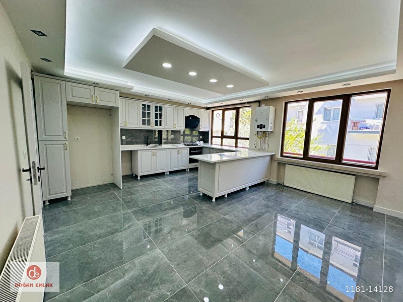Doğan 2 den 4+2+3 banyo+2 mutfak asansörlü haki̇mevi̇ yakini süperlüx yapili