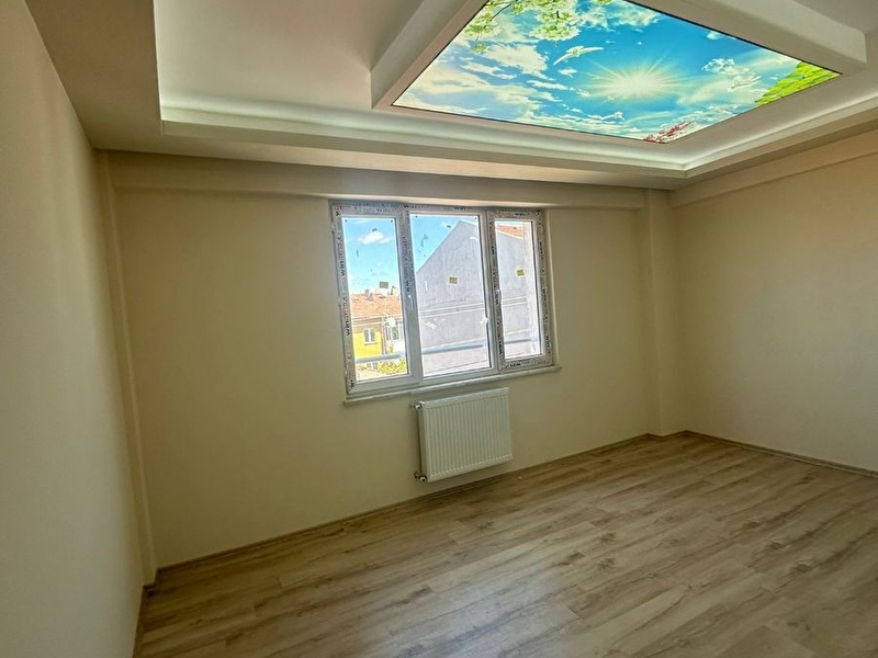 Şi̇ri̇ntepe mahallesi̇nde satilik sifir ara kat asansörlü 2+0 dai̇re
