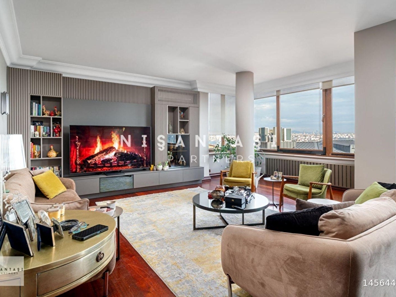 Cihangir'de panoramik boğaz manzaralı satılık 3+1 daire ( eng below )