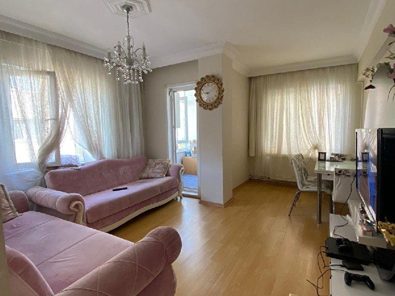 Merter topdancilara çok yakin si̇te i̇çi̇nde 3+1 satilik