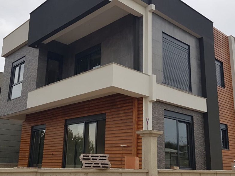 Döşemealti düzlerçami satilik sifir 4+1 vi̇lla