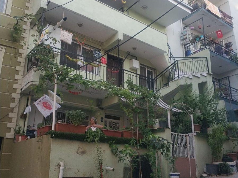 1 300 Tl Buca Hasanaga Bahcesi Yakini Kiralik 2 1 Temiz Daire