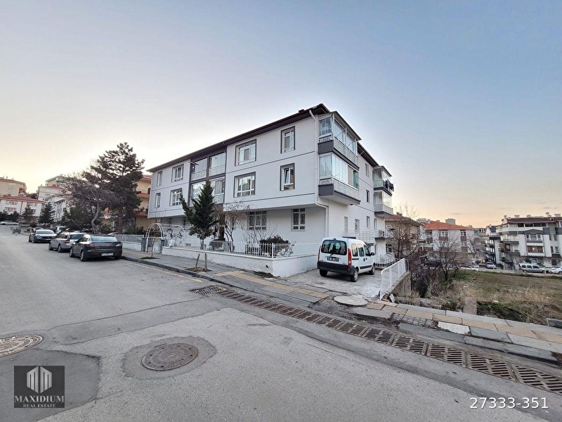 <<maxi̇di̇um>> di̇kmen caddeye yakin 3+1 dai̇re