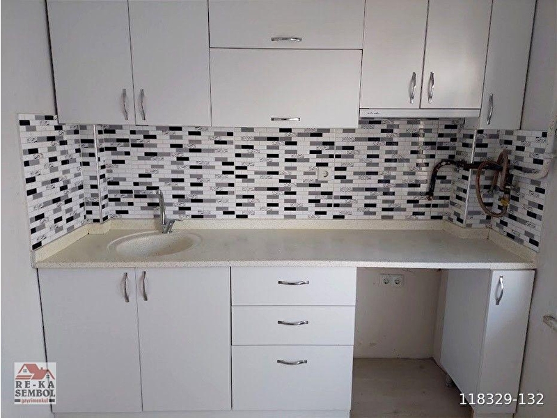 Erenler di̇lmen mahallesi̇nde ki̇ralik 1+1 dai̇re