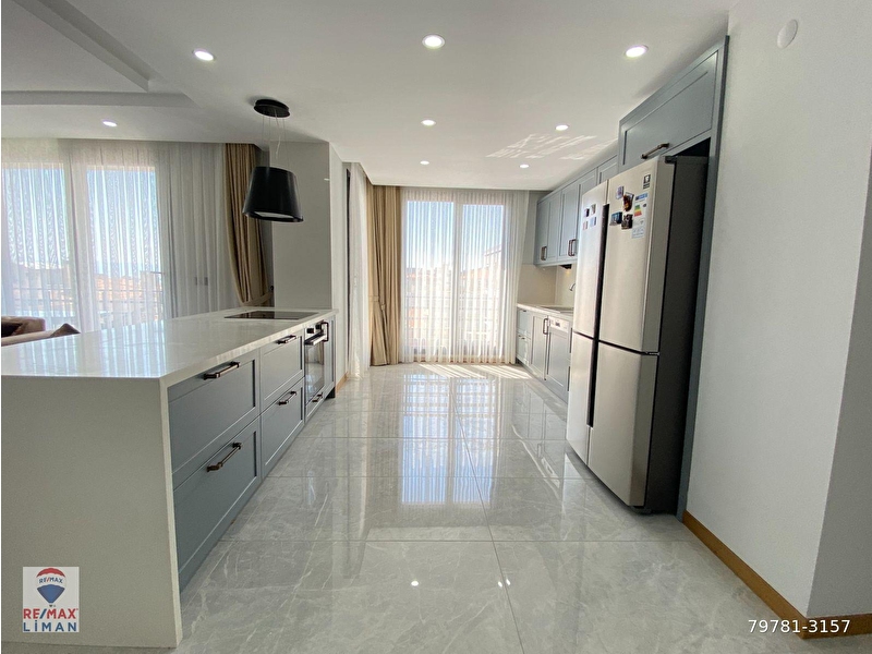 Ayvalik sarimsakli’da deni̇z manzarali 4+1 satilik dai̇re
