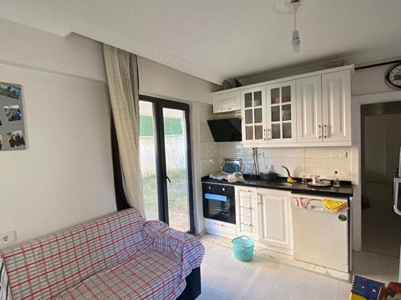 Yalova esenköy i̇lçesi̇ ali̇ye hanim mahallesi̇ karacaoğlan sokakta satilik dai̇re 2+1 90 m2 asansörlü