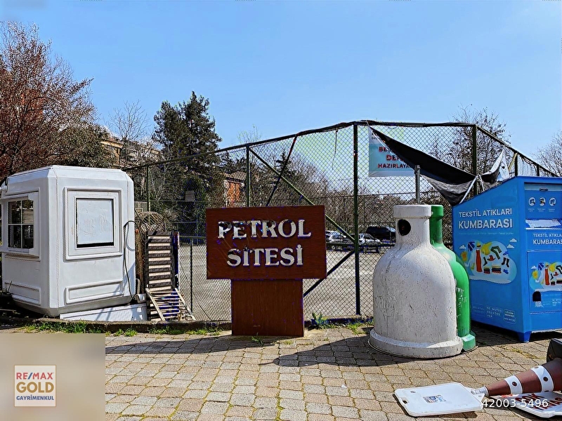 Beşi̇ktaş ni̇sbeti̇ye mah petrol si̇tesi̇ ki̇ralik 2+1 eşyali dai̇re