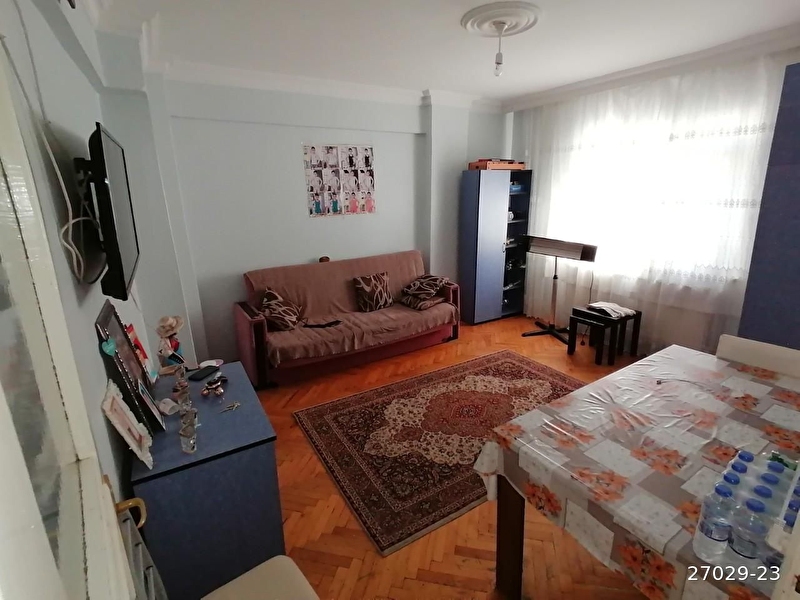 Yeni̇bosna metro metrobüse yakin satilik 2+1 dai̇re