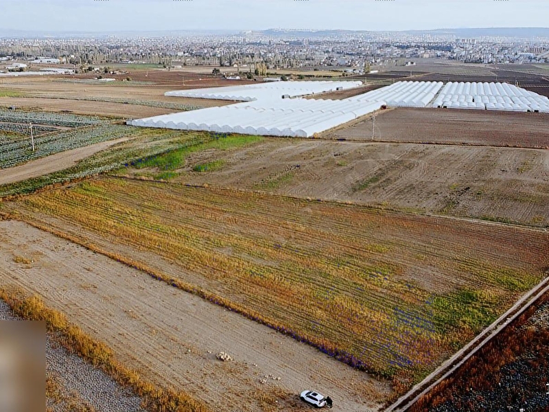 Hasbay'dan saki̇ntepe mahallesi̇nde 39.349 m2 satilik tarla