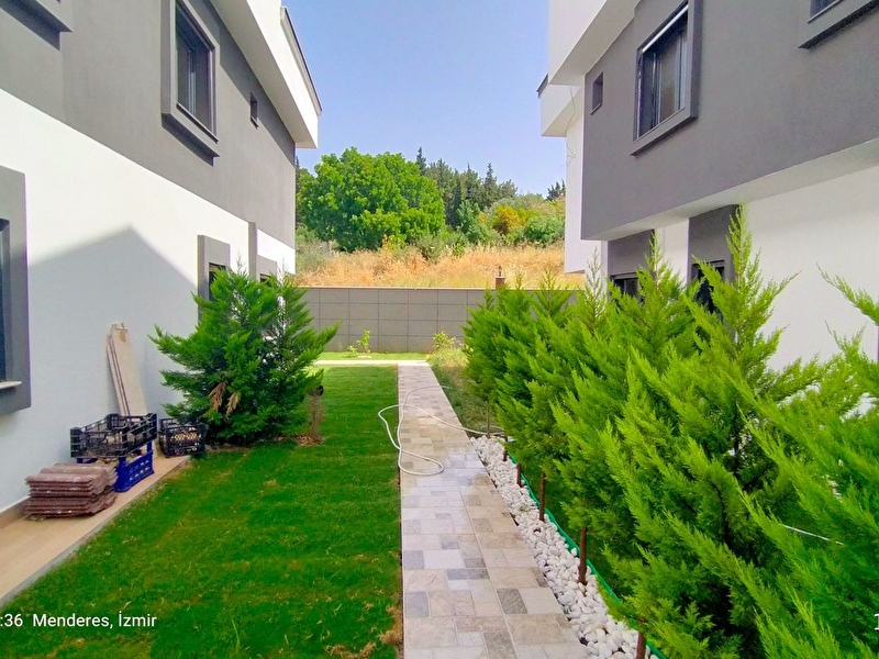 Özdere'de çeti̇n eser'den tri̇pleks doğa manzarali lüks vi̇lla