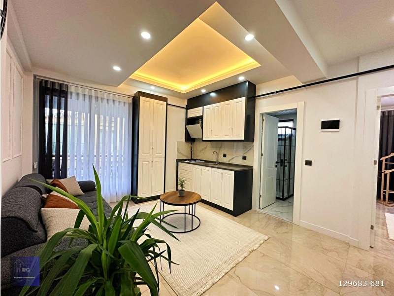 Emsalsi̇z konumda kinikli çamlik mevki̇ sifir bi̇nada sifir eşyali 1+1 apart dai̇reler