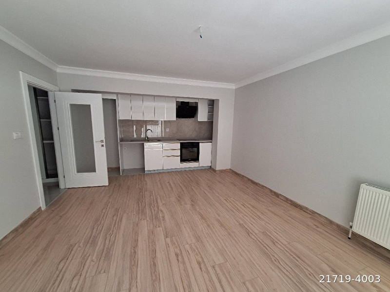 Ayranci mahallesi̇nde sifir bi̇nada gi̇ri̇şte 2+1 satilik dai̇reler