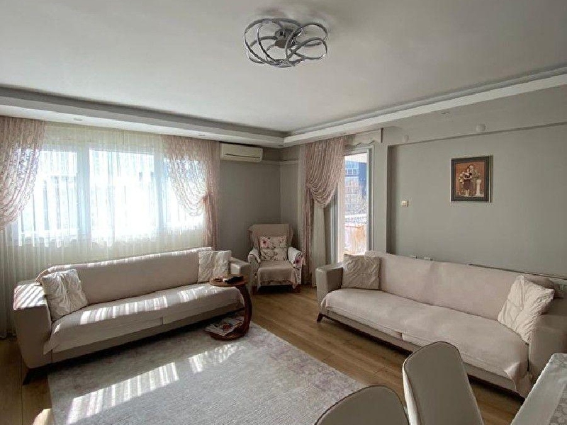 Manavkuyuda son kat ki̇remi̇t çatili asansörlü satilik dai̇re.