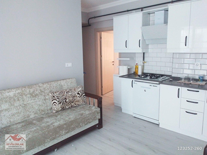 Deni̇ze yürüme mesafesi̇nde 2+1 eşyali firsat dai̇re