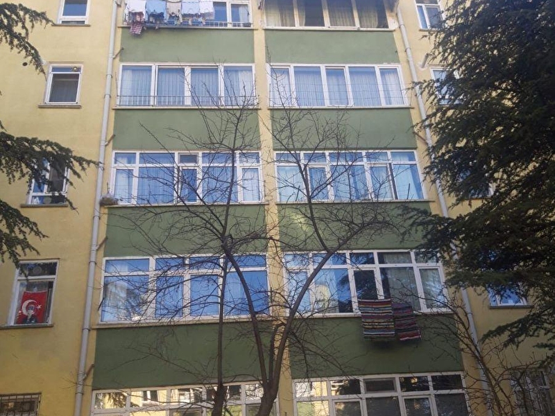 Öz atmaca emlak uğur mumcu mh merkezi̇ yerde ferah bakimli yüksek gi̇ri̇ş . altta dai̇re var 2+1 satilik