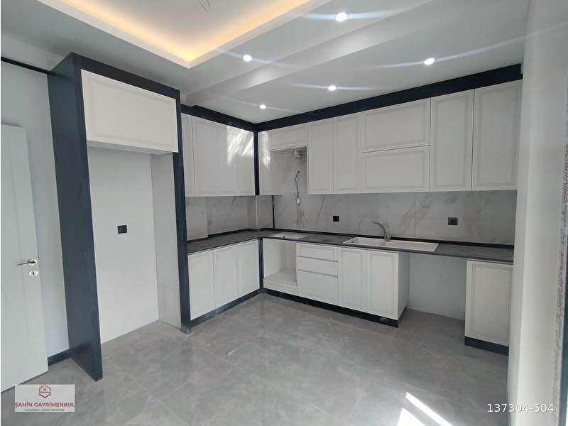 Şemi̇kler de 2+1 130m2 hari̇ka konumda satilik sifir lüx dai̇reler