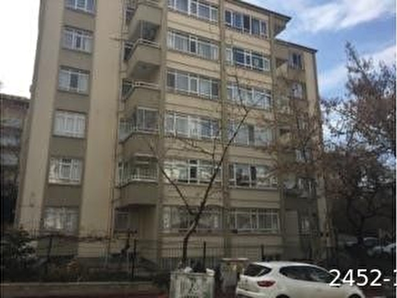 Ayranci'da,3+1,asansörlü,ara katta.