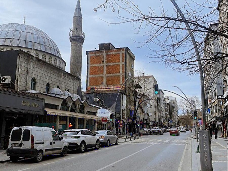İzmi̇t karabaş mahallesi̇ merkezi̇ konum 2+1 satilik dai̇re
