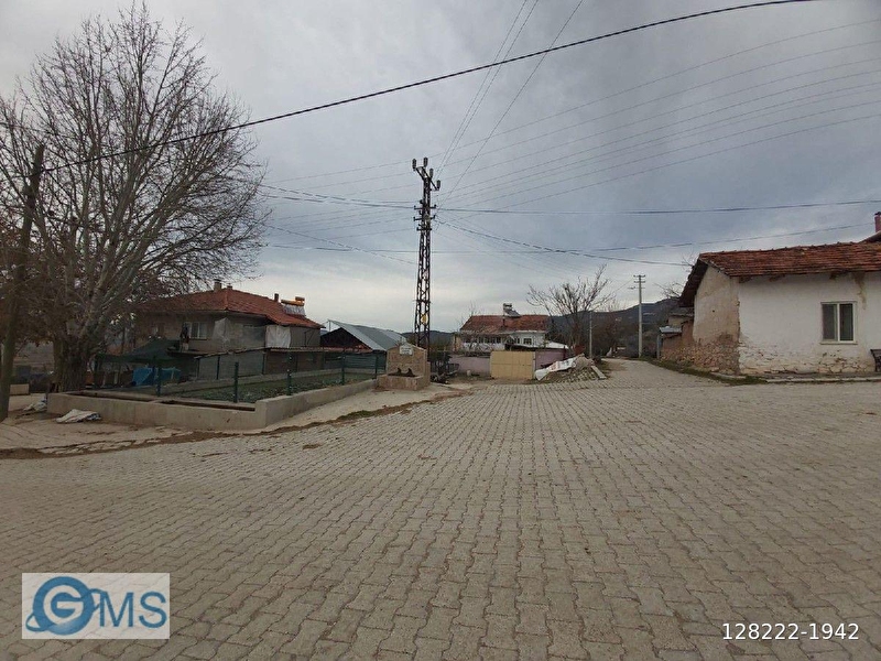 Yeşi̇lova büyük yakada 1458m2 yolu var müstaki̇l tapu yatirimlik