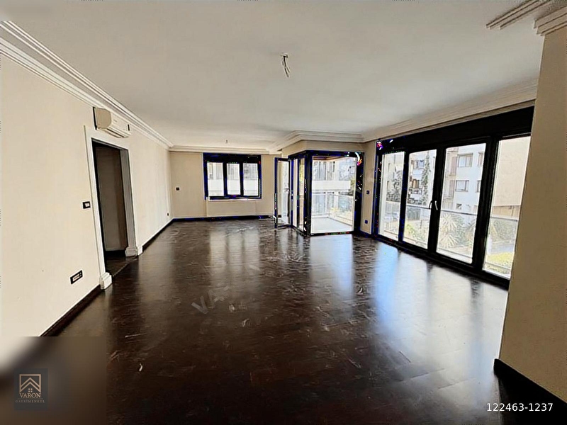 Erenköy ömerpaşa'da satilik 4 oda 1 salon 200 m2 brüt balkonlu