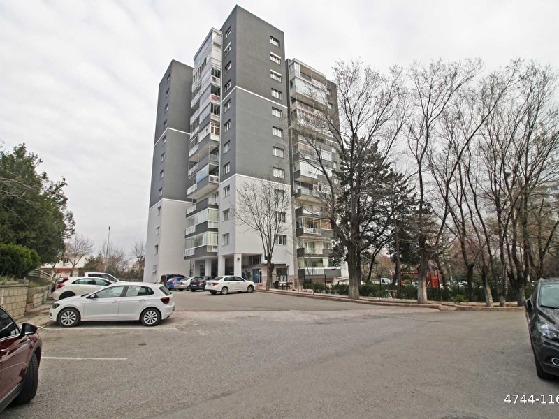 Yeni̇mahalle satilik şehi̇r hastanesi̇ karşisi i̇vedi̇k metro yani