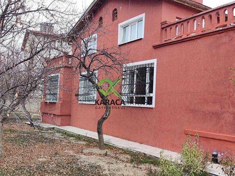 Karaca'dan erenköy'ün merkezinde cadde cepheli 894 m2 villa arsası