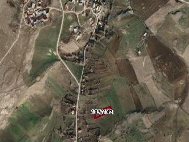 Fevzi̇ye bağlarda 4053 m2 satilik